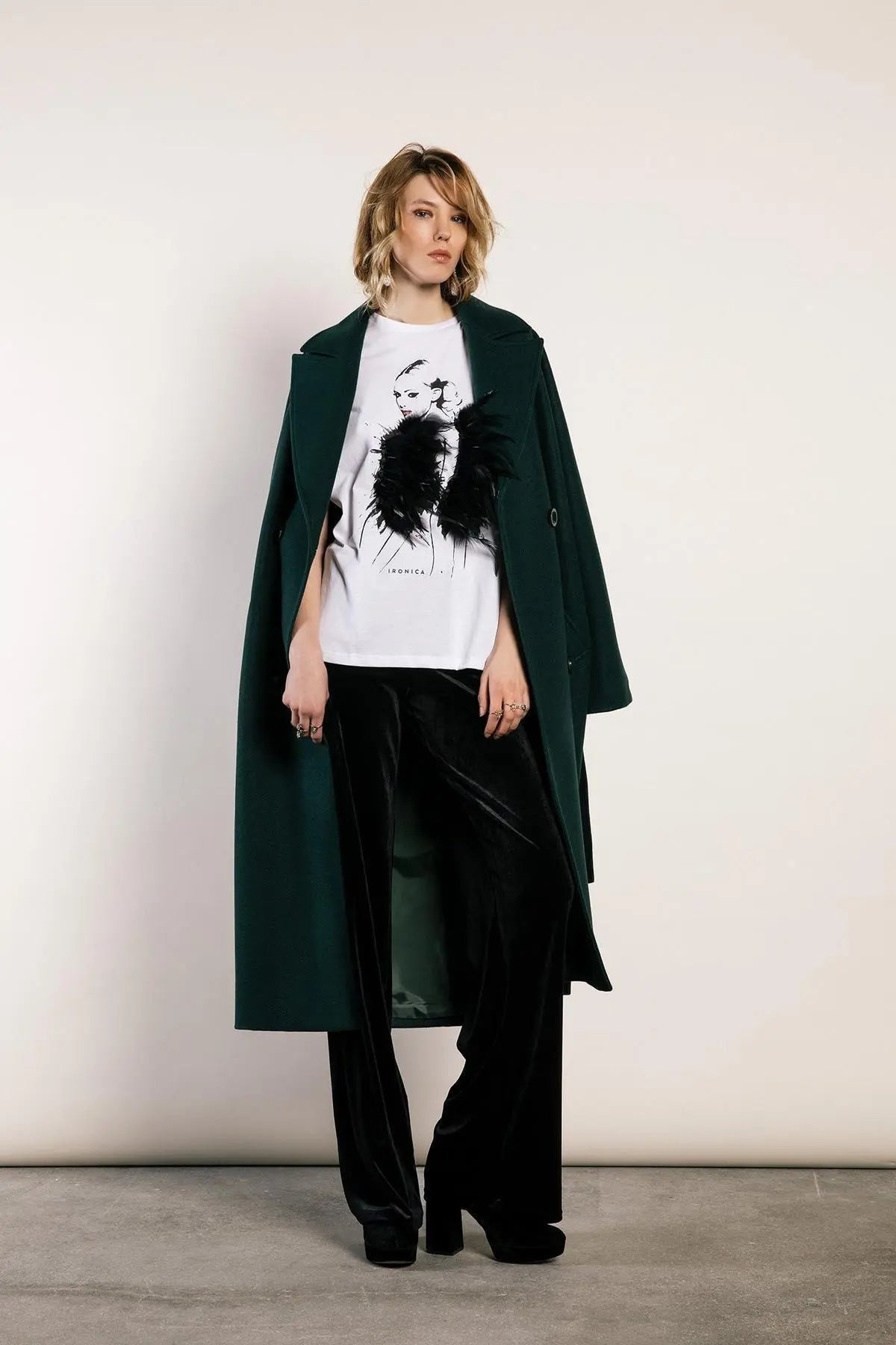 Maglia con disegno e piume BIANCO-NERO IRONICA 52