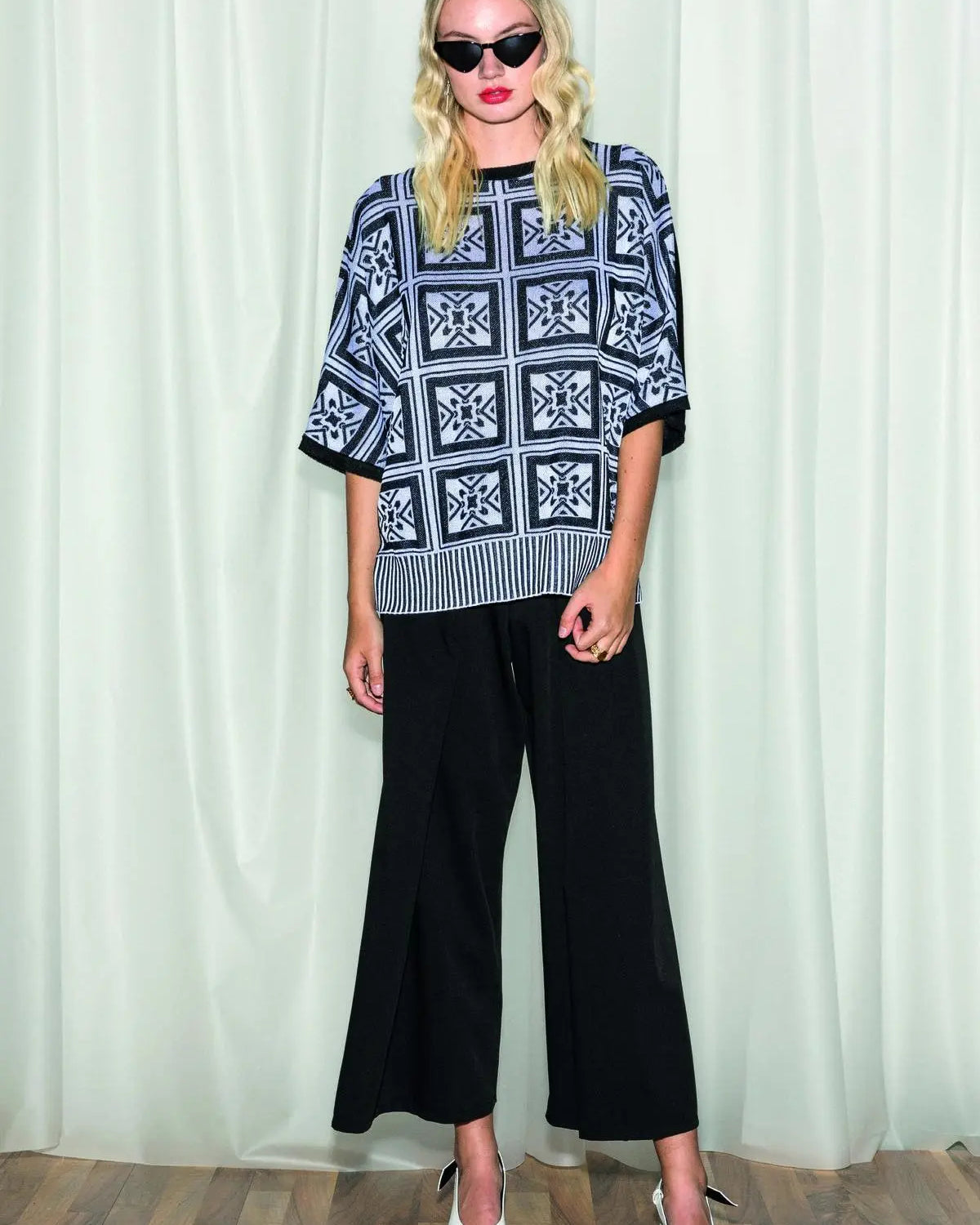 Maglia con fantasia e scollo a barca NERO-PANNA IRONICA XL