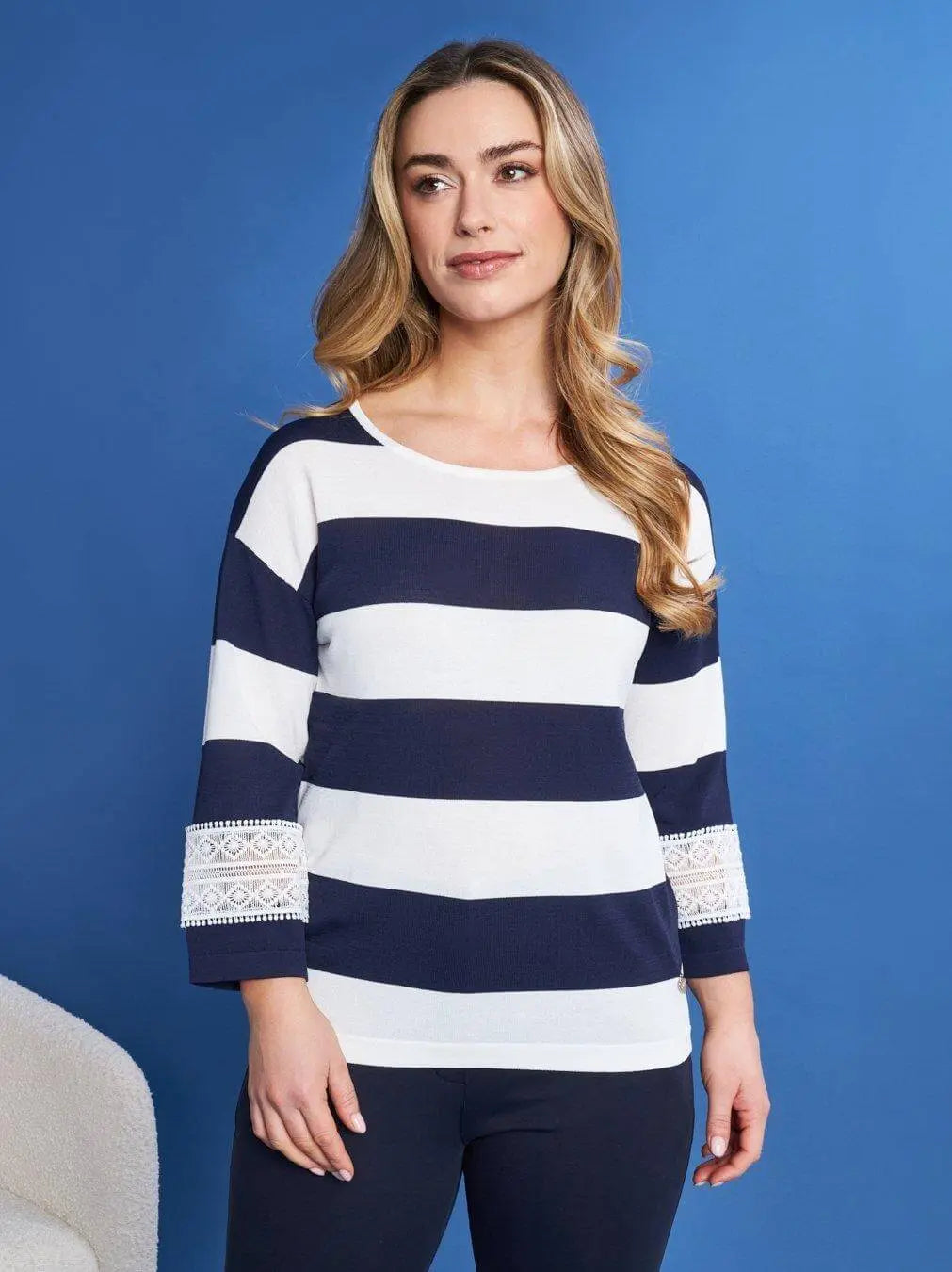 Maglia girocollo in filato a righe di misto viscosa con dettagli in pizzo BLU DORABELLA