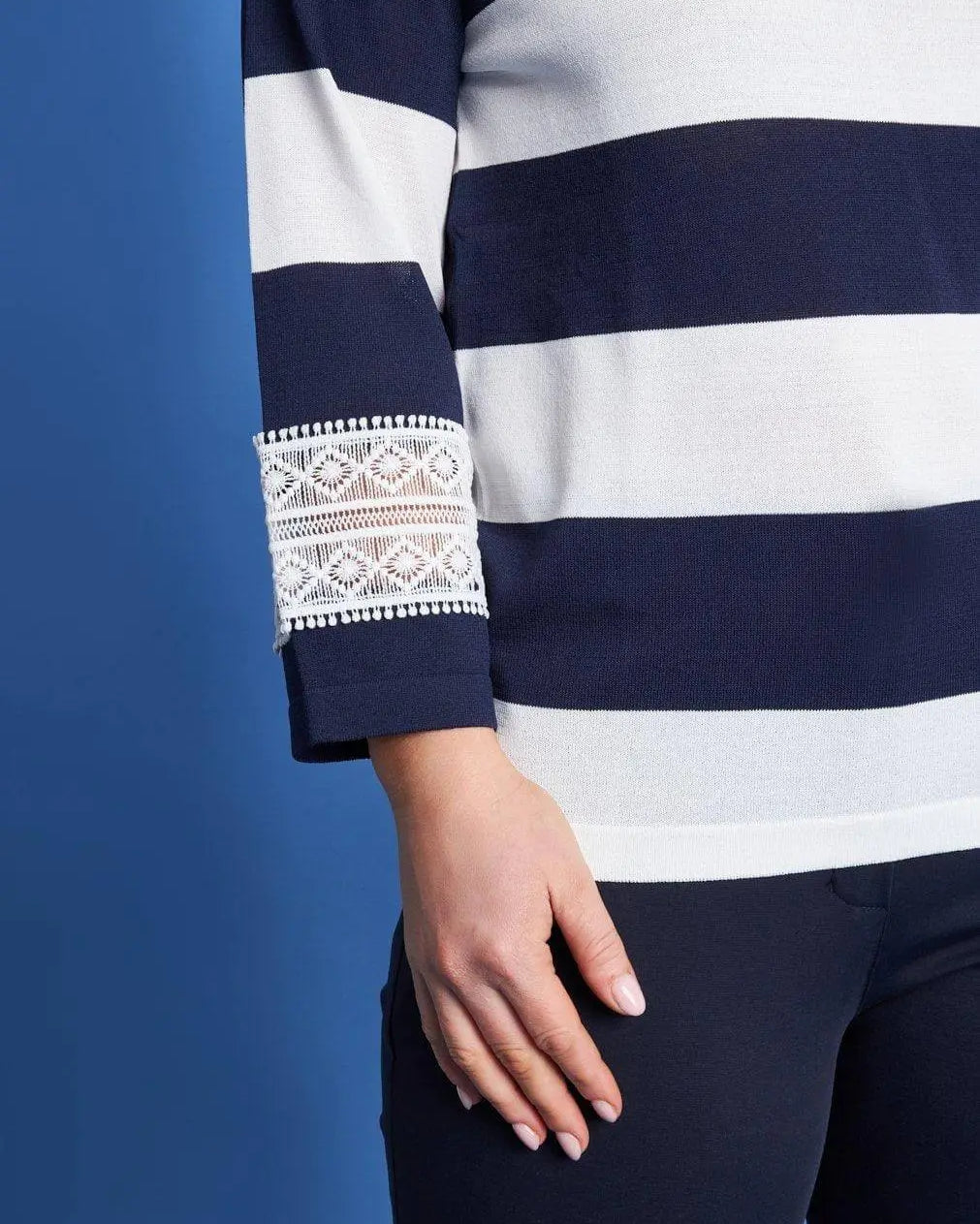 Maglia girocollo in filato a righe di misto viscosa con dettagli in pizzo BLU DORABELLA