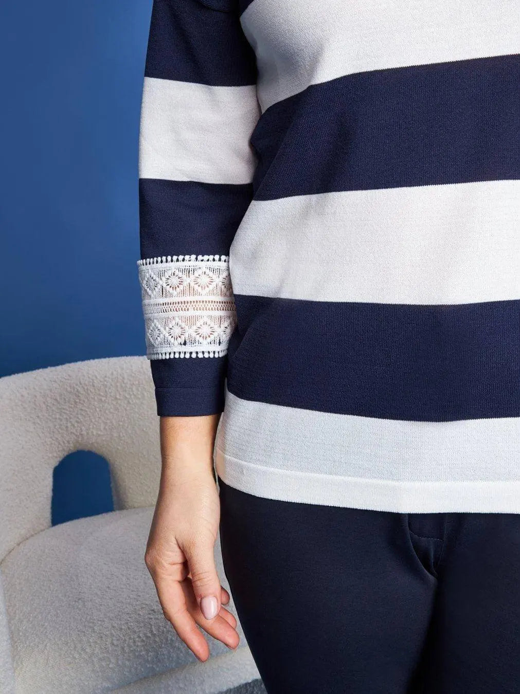 Maglia girocollo in filato a righe di misto viscosa con dettagli in pizzo BLU DORABELLA