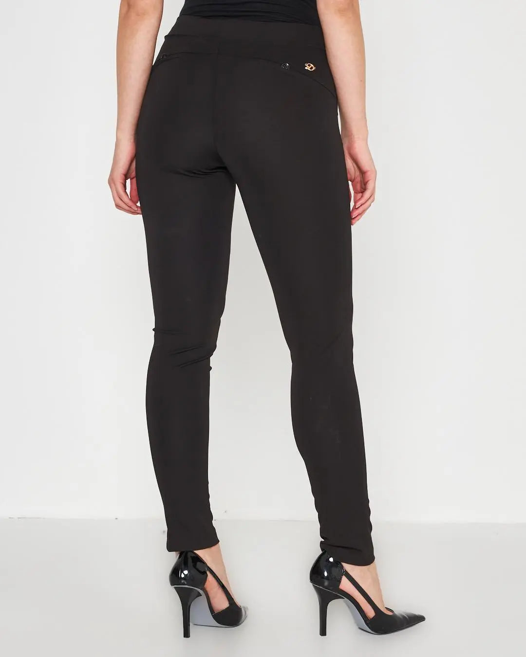 Pantalone slim con taglio push-up e bottoni NERO DORABELLA