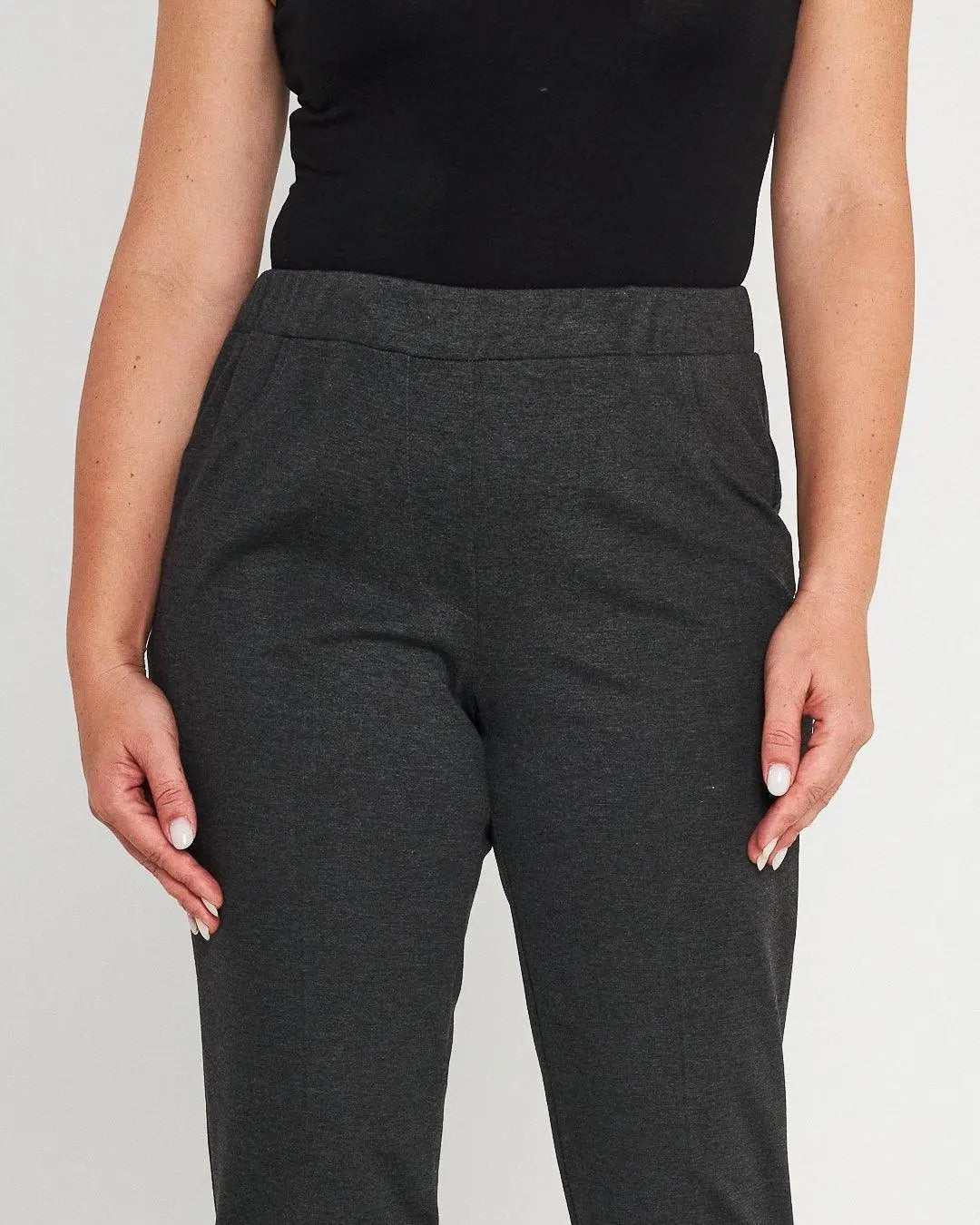 Pantaloni slim fit con vita elastica e dettaglio frontale di piega di stiro ANTRACITE DORABELLA PIU'