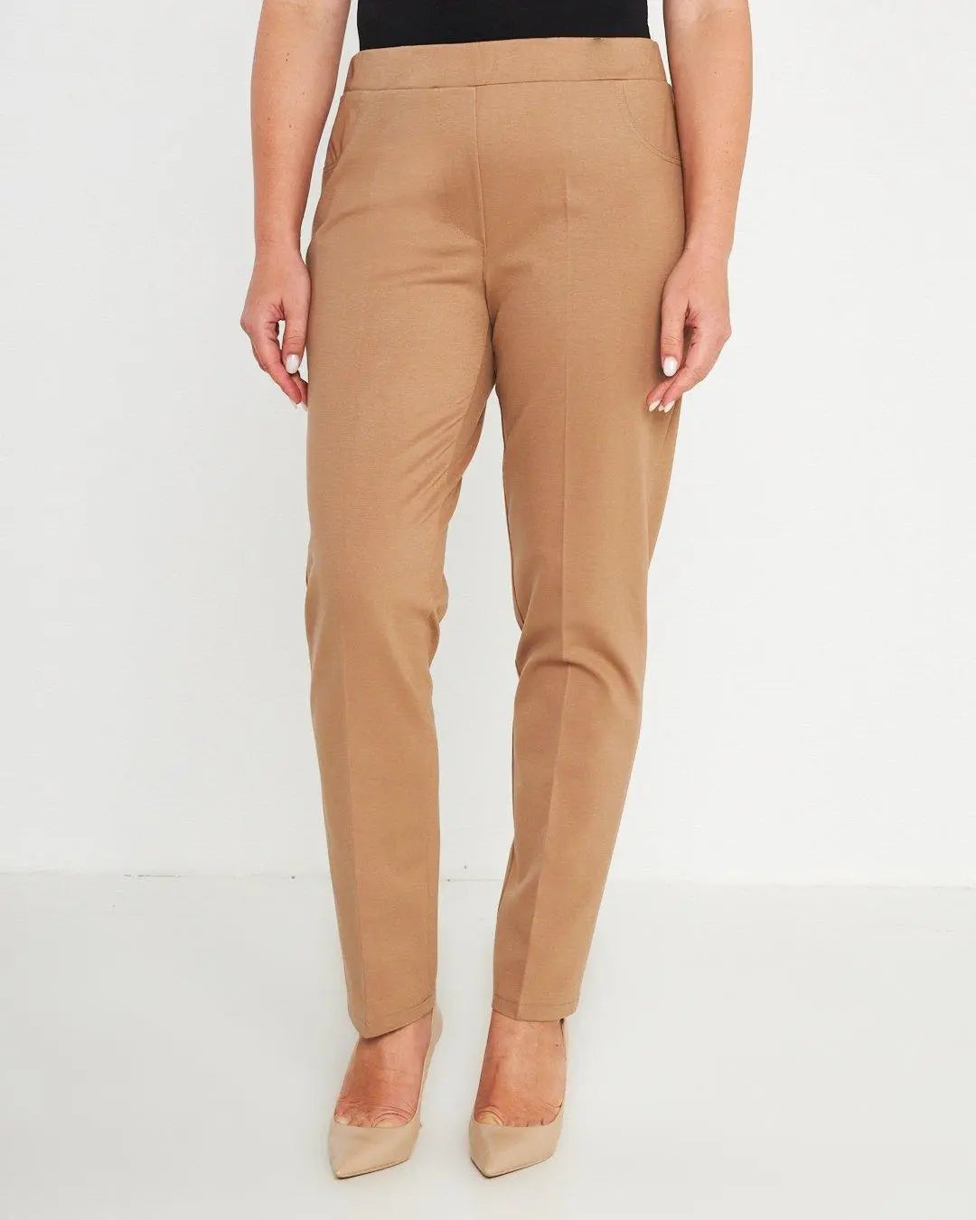 Pantaloni slim fit con vita elastica e dettaglio frontale di piega di stiro CAMMELLO DORABELLA PIU' 49