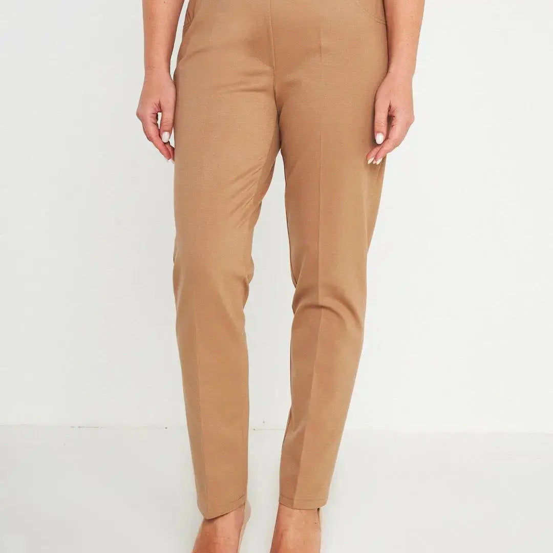 Pantaloni slim fit con vita elastica e dettaglio frontale di piega di stiro CAMMELLO DORABELLA PIU' 49