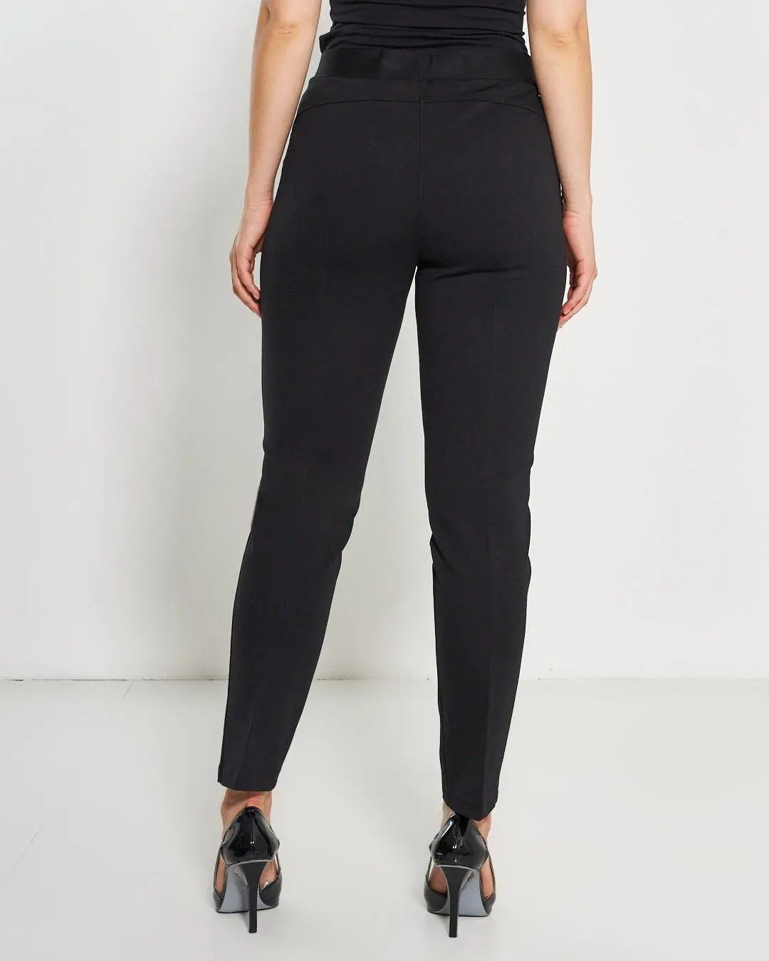 Pantaloni slim fit con vita elastica e dettaglio frontale di piega di stiro NERO DORABELLA PIU'