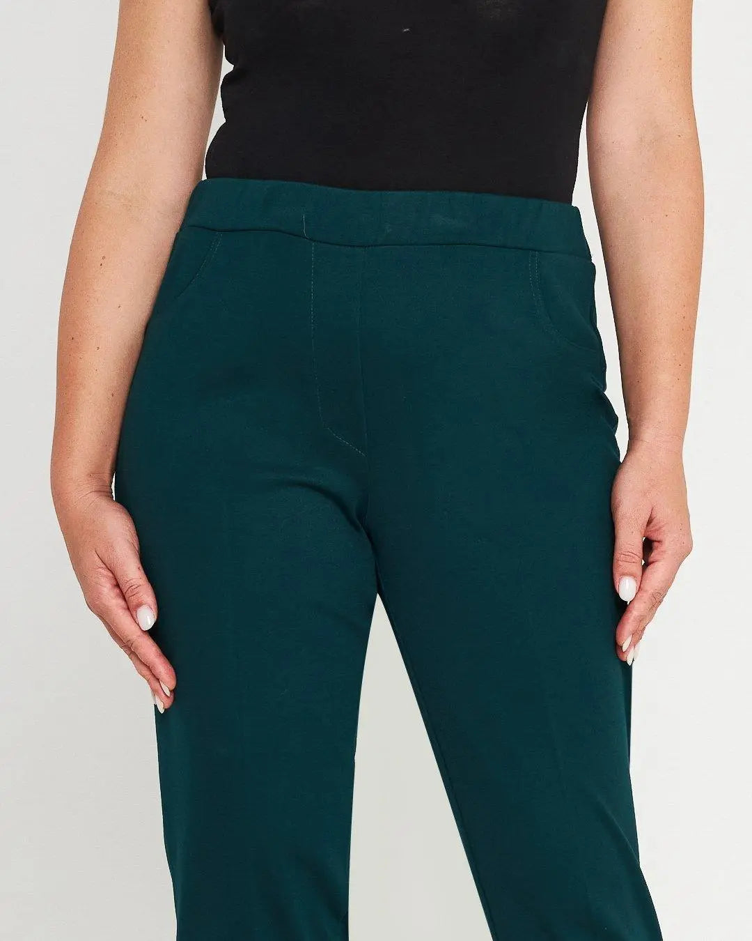Pantaloni slim fit con vita elastica e dettaglio frontale di piega di stiro VERDE DORABELLA PIU'