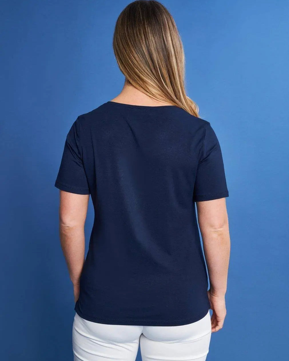 T-shirt girocollo in jersey di viscosa elasticizzata con taschino in raso con micro catene BLU DORABELLA