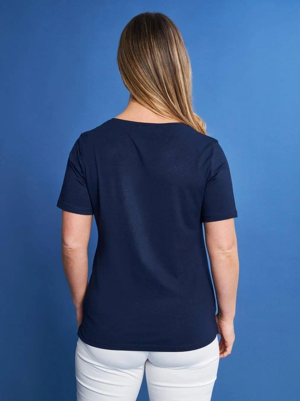 T-shirt girocollo in jersey di viscosa elasticizzata con taschino in raso con micro catene BLU DORABELLA