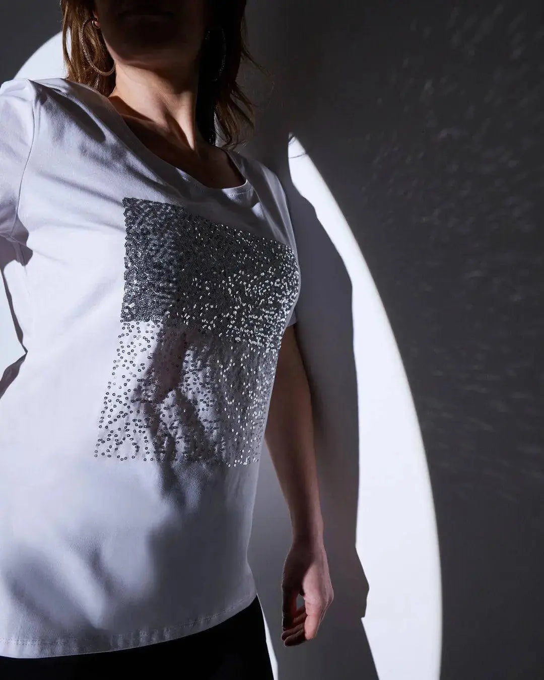 T-shirt in jersey di cotone elasticizzato con applicazioni di paillettes sul davanti BIANCO DORABELLA PIU'