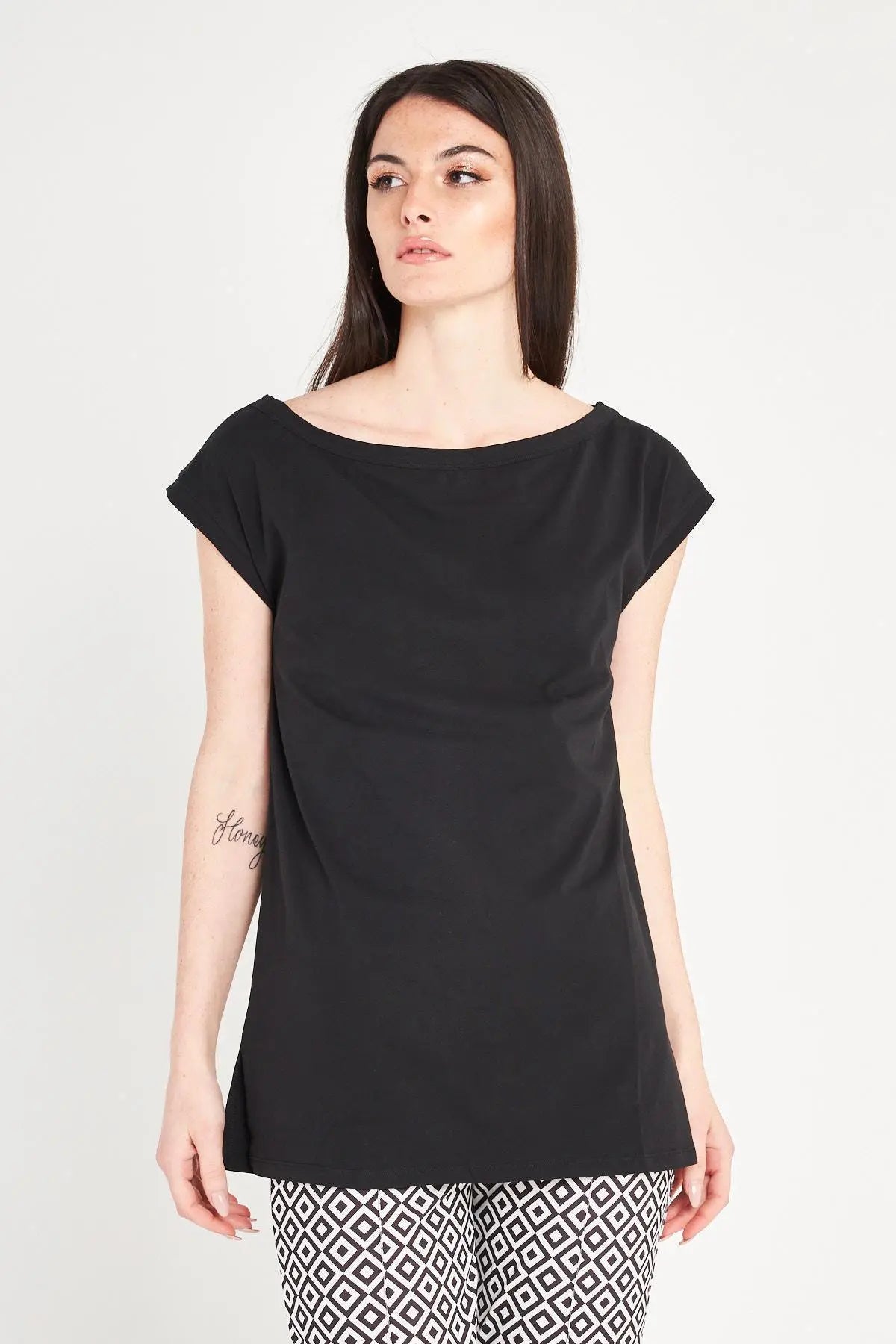 T-shirt scollo a barca NERO IRONICA